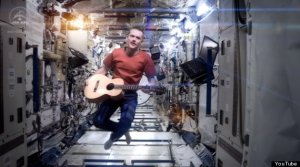o-CHRIS-HADFIELD-SPACE-ODDITY-570