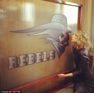 article-2535485-1A7B287600000578-201_634x627