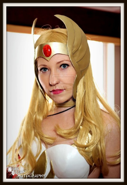 she_ra_cosplay_at_arcadecon_2014_by_nerdgeist-d7vslew (1)