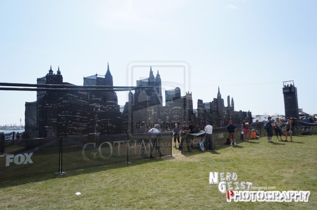 gotham_zipline_at_san_diego_comic_con_2014_by_nerdgeist-d800lnq