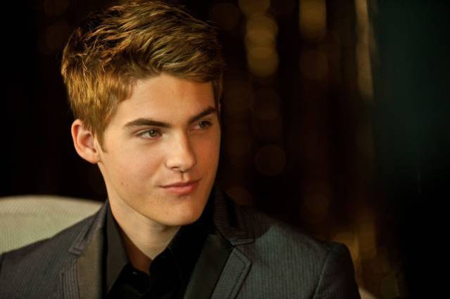 angry-games-la-ragazza-con-luccello-di-fuoco-cody-christian-foto-dal-film-1_mid