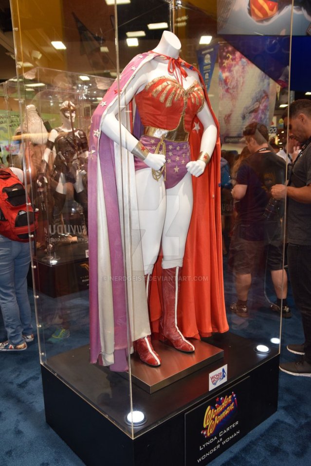wonder_woman_lynda_carter_at_sdcc_2016_by_nerdgeist-dabbbxm